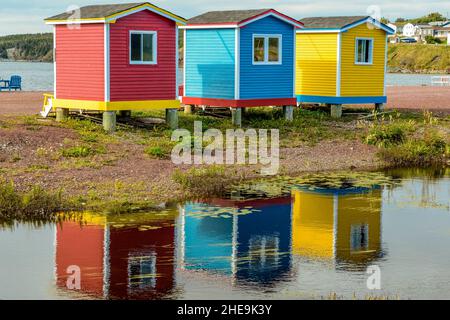 Cabanes de plage colorées, Cavendish, Terre-Neuve, Canada. Banque D'Images