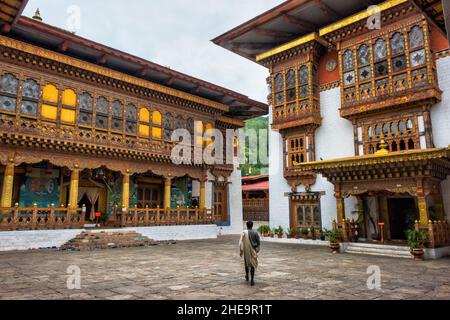 Pèlerin à Punakha Dzong, Punakha, Bhoutan Banque D'Images