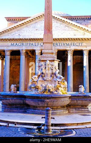 Fontana del Pantheon sur la Piazza della Rotonda devant le Panthéon à Rome, Italie Banque D'Images