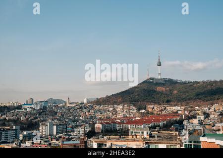 Tour Namsan et rue Itaewon vue panoramique à Séoul, Corée Banque D'Images