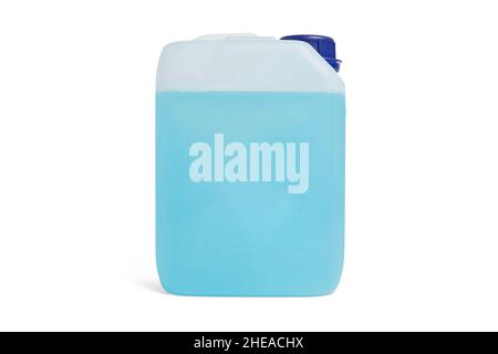 Contenant du liquide non gelé, isolé sur du blanc.Liquide antigel bleu pour voiture dans le réservoir.Bouteille en plastique ou gallon de gel pour les mains, de savon ou de main Banque D'Images