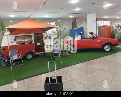 DÜSSELDORF, NRW, ALLEMAGNE - 04 SEPTEMBRE 2019 : location de camping-cars ou de camping-cars à une exposition. Liberté de concept, vacances en famille, vacances en vacances Banque D'Images