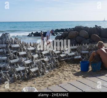 CRAN CANARIA, MELONERAS - 13 NOVEMBRE 2019 : Village de Noël de sable sur la plage de Cran Canaria à Meloneras Banque D'Images