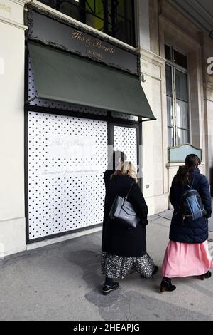 Magasins fermés par la crise COVID et difficultés de circulation - rue de Rivoli - Paris - France Banque D'Images