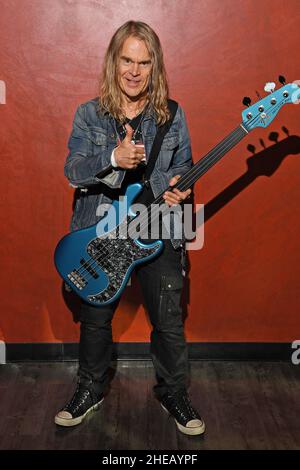 Deerfield Beach.08th janvier 2022.Tony Franklin pose pour un portrait pendant le Rock 'N' Roll Fantasy Camp à Markee Studios le 8 janvier 2022 à Deerfield Beach, Floride.Crédit : Mpi04/Media Punch/Alamy Live News Banque D'Images