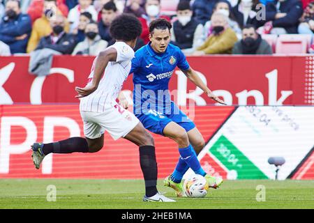 Jules Kounde de Séville et Enes Unal de Getafe lors du championnat d'Espagne la Liga football match entre Sevilla FC et Getafe CF le 9 janvier 2022 au stade Ramon Sanchez-Pizjuan à Séville, Espagne - photo: Joaquin Corchero/DPPI/LiveMedia Banque D'Images