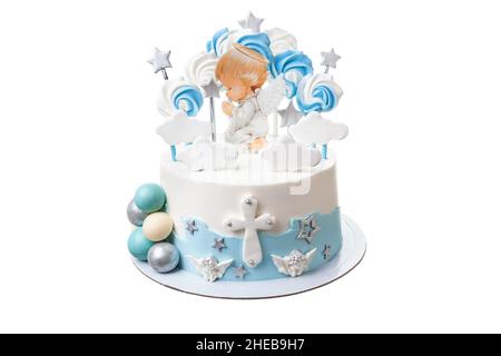 Gâteau délicieux décoratif pour le baptême d'un bébé sous la forme d'un ange priant.Sur fond blanc isolé Banque D'Images