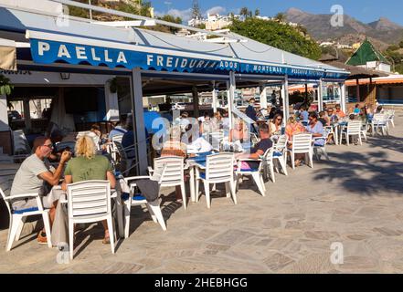 Restaurant de poissons de mer et de paella Beach, Playa de Burriana, Nerja, Andalousie, Espagne Banque D'Images