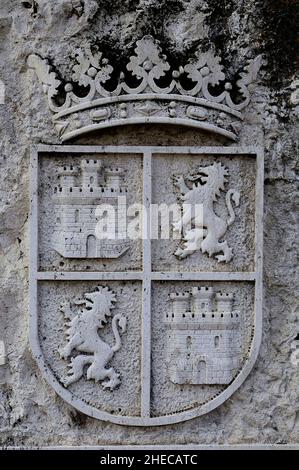 Pierre héraldique blason sur un mur à Cuellar, Segovia. Banque D'Images