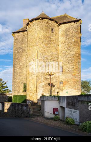 France, Indre, la chatre, scène sur la via Lemovicensis ou Vezelay Way, l'une des voies principales vers Saint-Jacques-de-Compostelle, ancien château du 15th siècle, le donjon de Chauvigny Banque D'Images