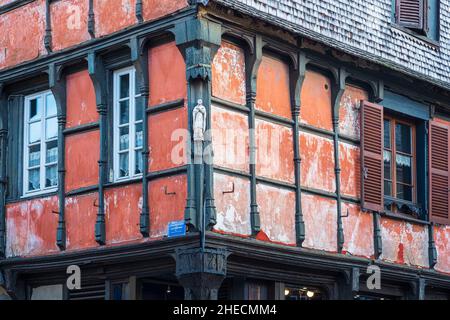 France, Indre, la Châtre, scène sur la via Lemovicensis ou Vezelay Way, l'une des voies principales vers Saint-Jacques-de-Compostelle, Maison en bois du 15th siècle ou Maison Rouge Banque D'Images