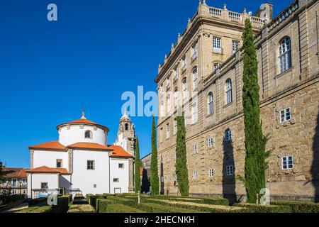 Espagne, Galice, Saint-Jacques-de-Compostelle, la vieille ville (classée au patrimoine mondial de l'UNESCO), l'église San Fructuoso du 18th siècle et l'Ayuntamiento de Saint-Jacques-de-Compostelle (mairie) Banque D'Images