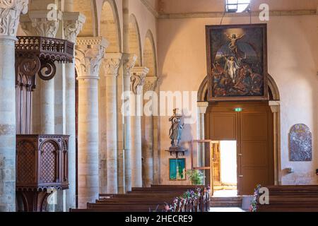 France, Nievre, Saint-Révérien, village sur la via Lemovicensis ou Vezelay Way, l'une des voies principales vers Saint-Jacques de Compostelle, église romane Saint-Révérien du 12th siècle, site de Clunac Banque D'Images