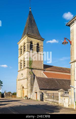 France, Nievre, Saint-Révérien, village sur la via Lemovicensis ou Vezelay Way, l'une des voies principales vers Saint-Jacques de Compostelle, église romane Saint-Révérien du 12th siècle, site de Clunac Banque D'Images