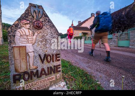 France, Nievre, Saint-Révérien, village sur la via Lemovicensis ou Vezelay Way, une des voies principales vers Saint-Jacques-de-Compostelle, ancienne route romaine d'Augustodonum (Autun) à Cenabum (Orléans) Banque D'Images