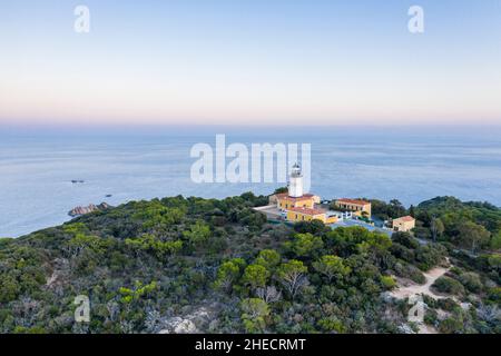 France, Var, presqu'île de Saint Tropez, Ramatuelle, le Cap Camarat,Phare de Camarat (vue aérienne) // France, Var (83), presqu'île de Saint-Tropez, Ra Banque D'Images