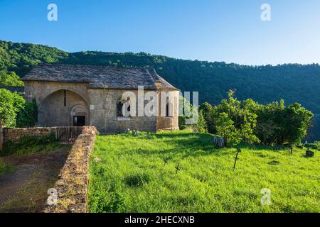 France, Lozère, Corniche des Cévennes, ancienne route royale de Nîmes à Saint-Flour, le Pompidou, église Saint-Flour du Pompidou Banque D'Images