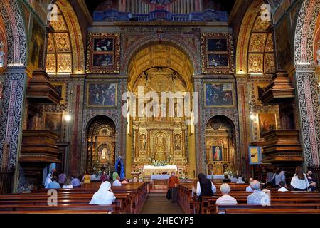 Portugal, Île de Madère, Funchal, praca do municipio, Eglise Saint Jean l'évangéliste (Igreja de Sao Joao Evangelista) ou Eglise du Collège jésuite Banque D'Images