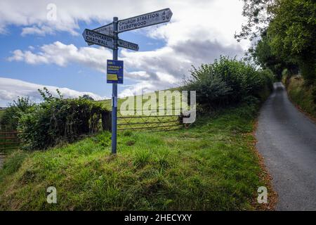 Country Lane près d'Enchmarsh dans la région Shropshire Hills de beauté naturelle exceptionnelle, Angleterre Banque D'Images