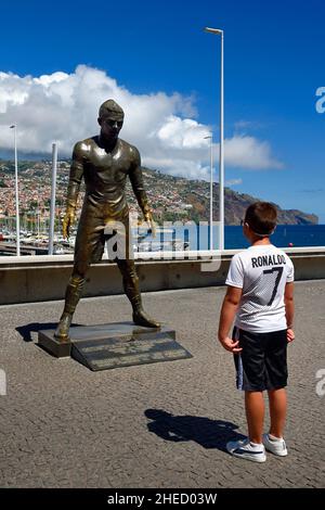 Portugal, île de Madère, Funchal, statue du footballeur Cristiano Ronaldo originaire de l'île Banque D'Images