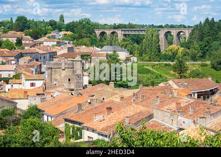 France, deux-Sèvres, Parthenay, prenez l'un des chemins de Saint-Jacques-de-Compostelle (Plantagenet Way), quartier médiéval de Saint-Jacques Banque D'Images