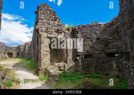 France, deux-Sèvres, Parthenay, marcher sur l'un des chemins de Saint-Jacques-de-Compostelle (chemin Plantagenet), ruines du château fortifié Banque D'Images