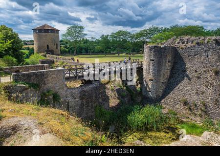 France, deux-Sèvres, Parthenay, marcher sur l'un des chemins de Saint-Jacques-de-Compostelle (chemin Plantagenet), ruines du château fortifié Banque D'Images