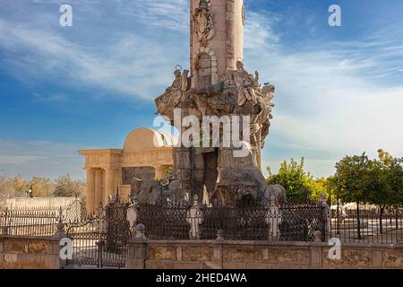 CORDOBA ANDALOUSIE ESPAGNE DÉTAIL DU TRIOMPHE DE SAINT RAPHAËL MONUMENT Triunfo de San Rafael de la Puerta del Puente Banque D'Images