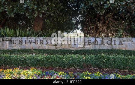 Athènes, Géorgie, États-Unis.10th janvier 2022.L'esprit d'équipe des Georgia Bulldogs est exposé dans le centre-ville d'Athènes, en Géorgie, où se trouve l'Université de Géorgie, alors que leur équipe est sur le point de faire face à l'Université d'Alabama Crimson Tide ce soir dans le championnat national de football Playoff 2022 à Indianapolis.(Credit image: © Brian Cahn/ZUMA Press Wire) Banque D'Images