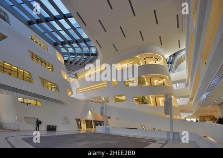 Université d'économie et de commerce, Bibliothèque et centre d'apprentissage intérieur. Conçu par les architectes Zaha Hadid à Vienne en Autriche. Banque D'Images