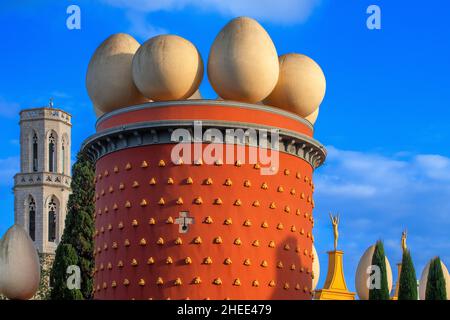 Façade du Théâtre du Musée Dali contenant les créations surréalistes de Salvador Dali, à Figueres, Catalogne, Costa Brava, Espagne Banque D'Images