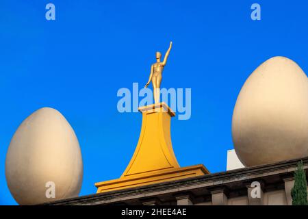 Façade du Théâtre du Musée Dali contenant les créations surréalistes de Salvador Dali, à Figueres, Catalogne, Costa Brava, Espagne Banque D'Images