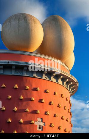 Façade du Théâtre du Musée Dali contenant les créations surréalistes de Salvador Dali, à Figueres, Catalogne, Costa Brava, Espagne Banque D'Images