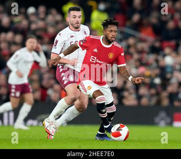 Manchester, Angleterre, 10th janvier 2022.Fred de Manchester United s'est attaqué par John McGinn d'Aston Villa lors du match de la coupe Emirates FA à Old Trafford, Manchester.Le crédit photo devrait se lire: Andrew Yates / Sportimage Banque D'Images