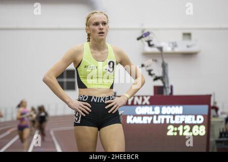 College Station, Texas, États-Unis.7th janvier 2022.Kailey Littlefield remporte la course Girls de 800 mètres lors de la classique en intérieur de l'école secondaire Texas A&M 2022 au stade intérieur Gilliam du McFerrin Athletic Center à College Station, Texas.Prentice C. James/CSM/Alamy Live News Banque D'Images