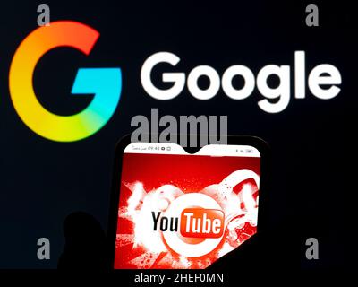 Ukraine.10th janvier 2022.Dans cette illustration, le logo YouTube apparaît sur un smartphone.(Photo par Igor Golovniov/SOPA Images/Sipa USA) crédit: SIPA USA/Alay Live News Banque D'Images