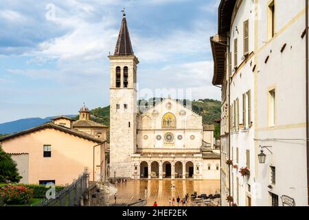 La cathédrale de Spoleto (Duomo di Santa Maria Assunta) est un bel exemple de roman, Ombrie, Italie Banque D'Images