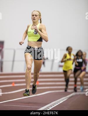 College Station, Texas, États-Unis.7th janvier 2022.Kailey Littlefield remporte la course Girls de 800 mètres lors de la classique en intérieur de l'école secondaire Texas A&M 2022 au stade intérieur Gilliam du McFerrin Athletic Center à College Station, Texas.Prentice C. James/CSM/Alamy Live News Banque D'Images