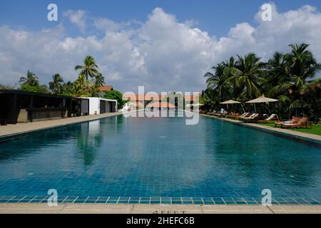 Sri Lanka Negombo - Plage de Pamunugama - lagune Jetwing 100 m piscine Banque D'Images