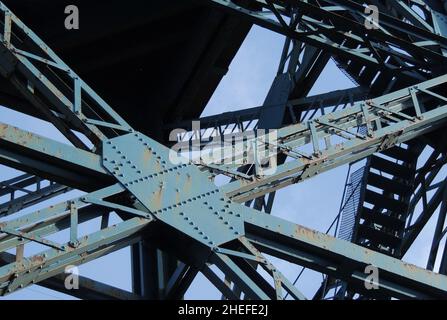 Une grue en porte-à-faux Titan construite par William Arrol & Co en 1917, à James Watt Dock à Greenock, sur le Firth of Clyde. Banque D'Images