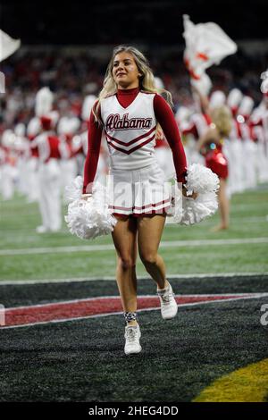 Indianapolis, Indiana, États-Unis.10th janvier 2022.Alabama Crimson Tide Cheerleader se produit au championnat national de football 2022 de la NCAA entre Georgia Bulldogs et Alabama au stade Lucas Oil à Indianapolis, dans l'Indiana.JP Waldron/Cal Sport Media/Alamy Live News Banque D'Images