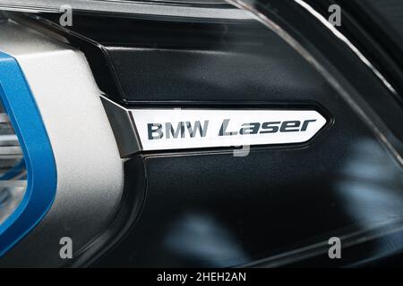 KRASNODAR, RUSSIE - 19 NOVEMBRE 2020 : gros plan des phares laserlight BMW X7 Banque D'Images