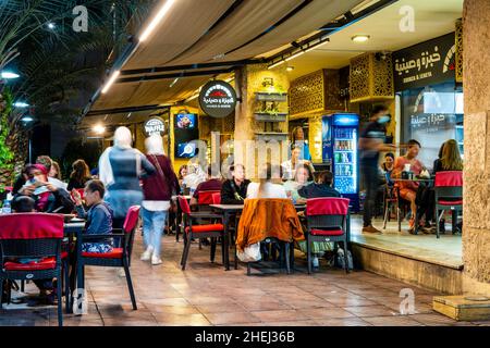 Restaurant Khubza & Seneya, Aqaba, gouvernorat d'Aqaba, Jordanie. Banque D'Images