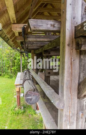 Zicnica (téléphérique en bois) Golobar près du village de Bovec, Slovénie Banque D'Images