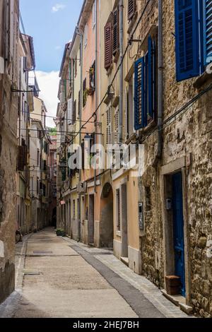 Allée dans la ville de Piran, Slovénie Banque D'Images