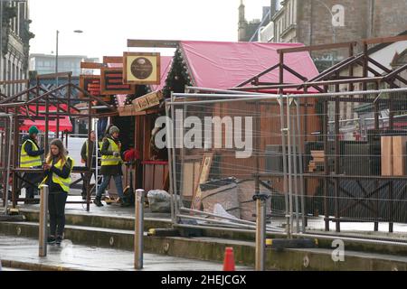 Set construction construire un marché de Noël dans la région de Trongate de Glasgow, pour ce qui est censé être le jeu de film pour le nouveau film Batgirl.Date de la photo: Mardi 11 janvier 2022. Banque D'Images