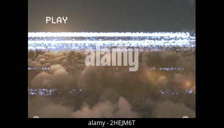 Effet de salope VHS contre les nuages dans le ciel Banque D'Images