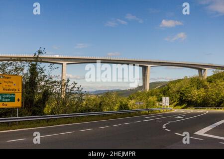 CrNi Kal Viaduct, pont autoroutier en Slovénie Banque D'Images