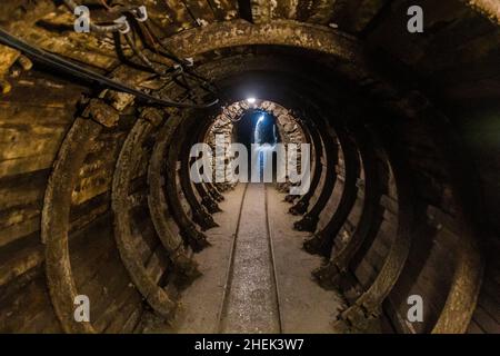 Tunnel d'une mine de mercure abandonnée à Idrija, en Slovénie. Banque D'Images