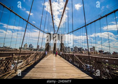 Le pont de Manhattan est un pont suspendu qui traverse la rivière East à New York, reliant Lower Manhattan à Canal Street. Banque D'Images